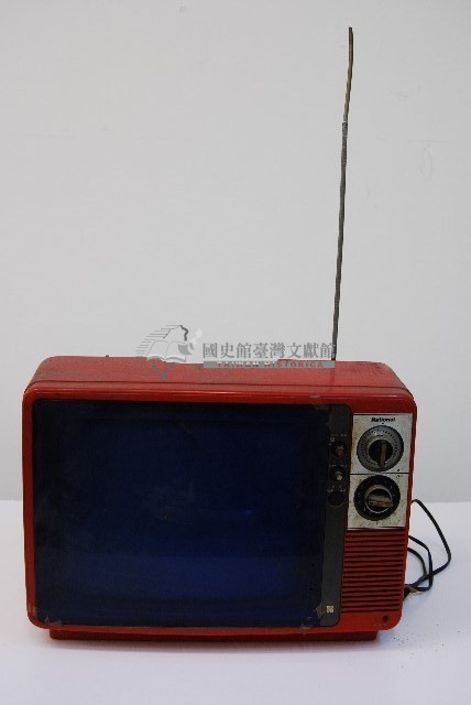 National牌紅色小型全晶體電視機藏品圖，第1張