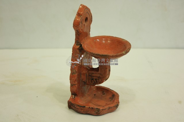 紅棕釉陶製油燈藏品圖，第1張