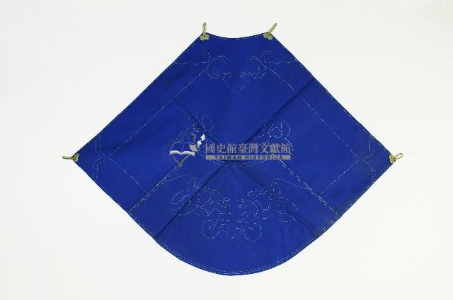 藍色吉祥繡樣肚兜藏品圖，第1張