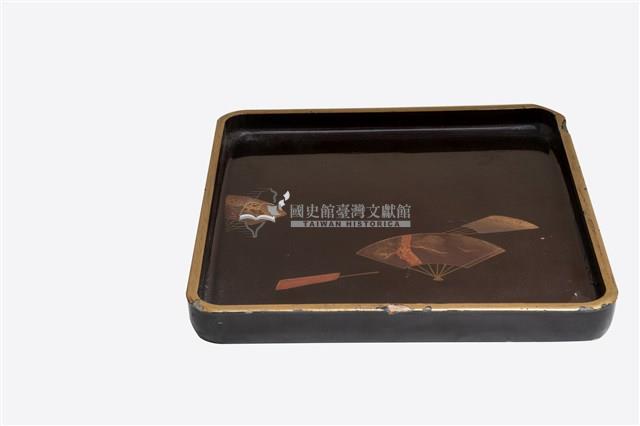 木胎四方丸隅醬黑色漆金邊淺盤藏品圖，第3張