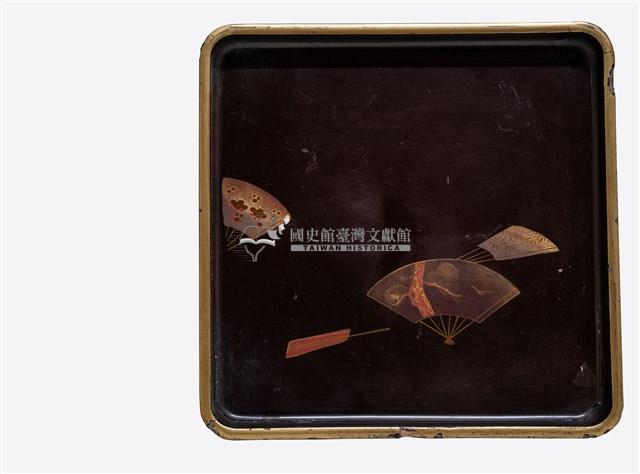 木胎四方丸隅醬黑色漆金邊淺盤藏品圖，第1張