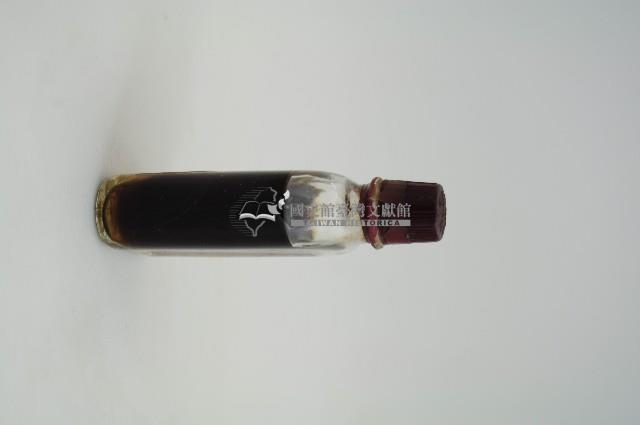 TAIWAN RUM樣品酒透明玻璃小型扁長方形酒瓶藏品圖，第3張