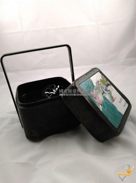 提梁彩繪麻姑獻瑞紋帶蓋方形漆器雙層盒藏品圖，第3張