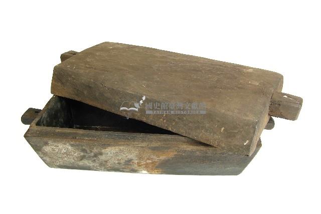 達悟族收藏乾肉木箱含蓋藏品圖，第3張