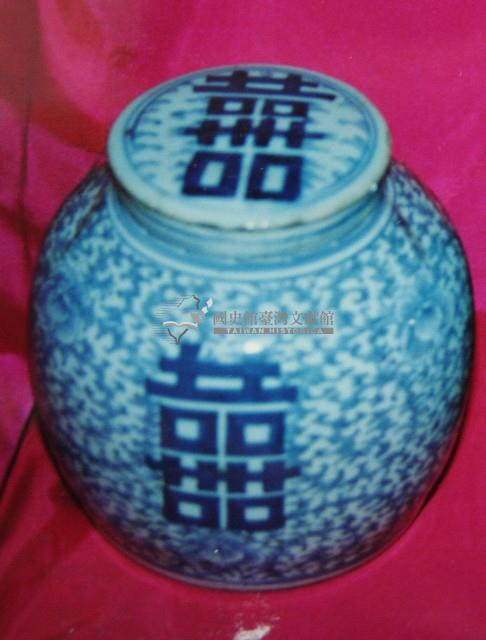 青花帶蓋囍字纏枝花卉紋罐藏品圖，第3張