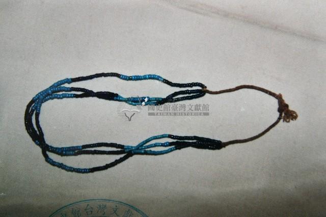 阿美族三連琉璃珠飾藏品圖，第3張