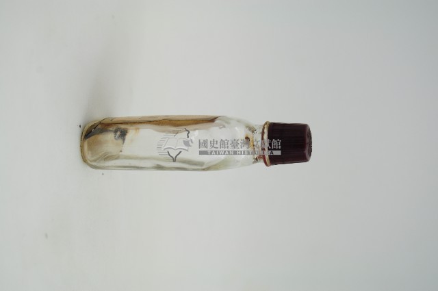 TAIWAN RUM樣品酒透明玻璃小型扁長方形酒瓶藏品圖，第3張