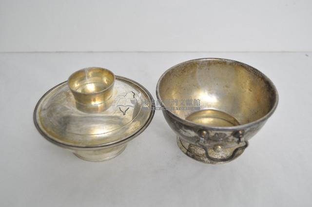 總督府徽紋雙繫環帶蓋銀碗三套組藏品圖，第3張