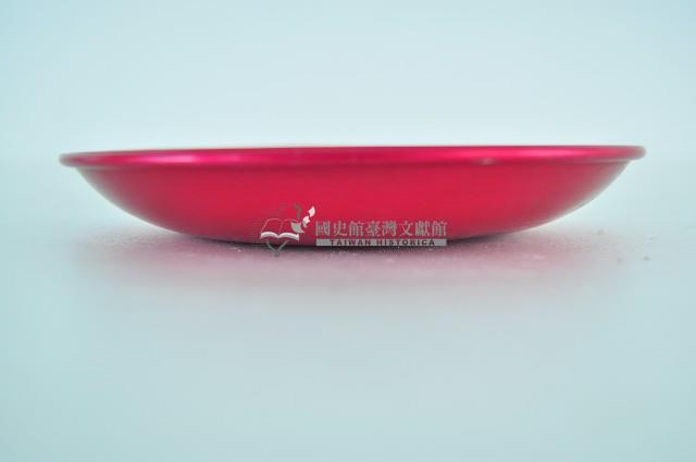 紅地白折枝梅花樹紋鋁製碟藏品圖，第3張