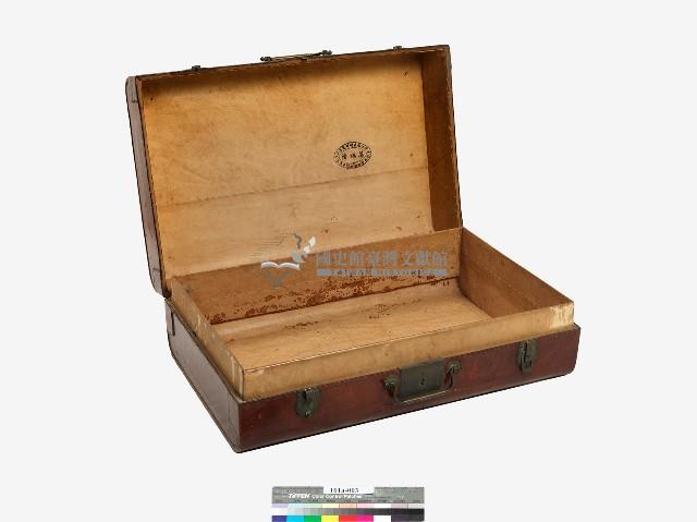 提把式帶鎖鈕木製皮箱藏品圖，第3張