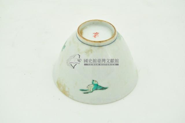 九谷款五彩牡丹花鳥石紋盞杯藏品圖，第3張