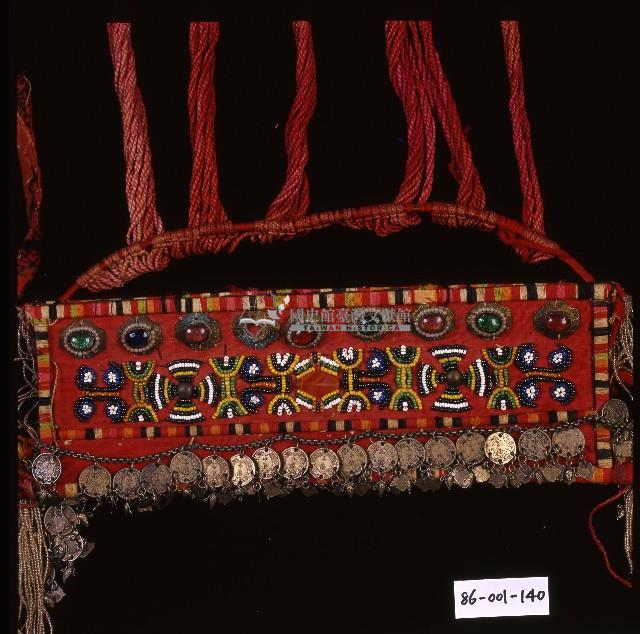 排灣族紅色串珠飾頭冠藏品圖，第3張