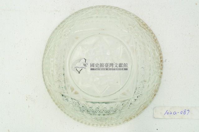 鈕蓋浮雕紋玻璃蓋碗藏品圖，第3張