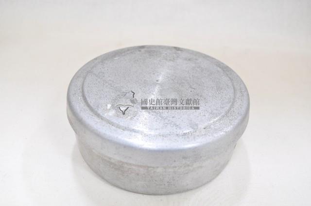 錫製圓形帶蓋便當盒藏品圖，第3張
