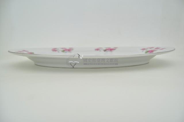 銀口彩繪貼花折枝康乃馨花紋橢圓形長盤藏品圖，第3張