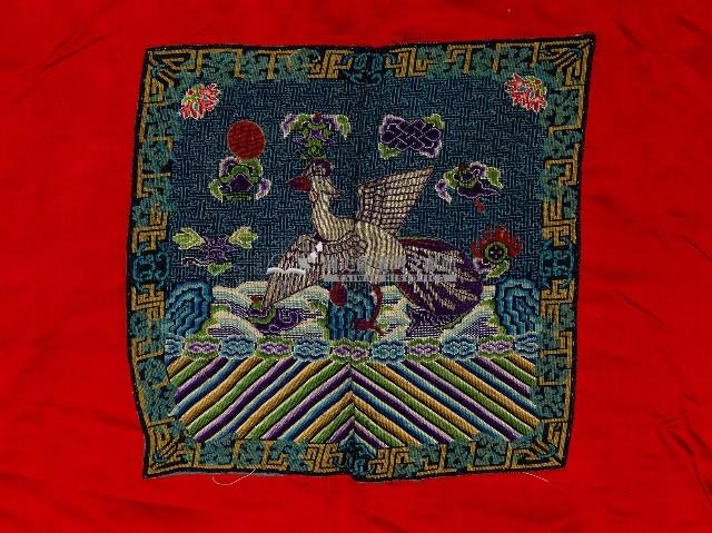 紅色白鶴繡樣長擺戲服藏品圖，第3張