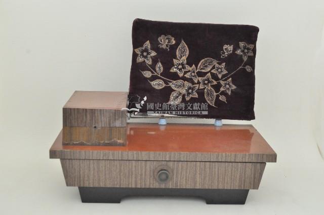 日式鏡櫃藏品圖，第1張