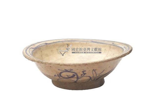 青花黃釉寫意花果紋折沿大碗藏品圖，第1張