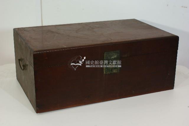 木製雙環扣帶鎖衣箱藏品圖，第1張