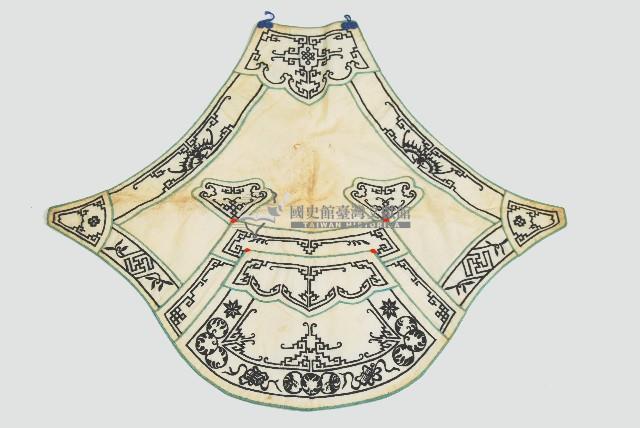 褐色吉祥繡樣肚兜藏品圖，第1張