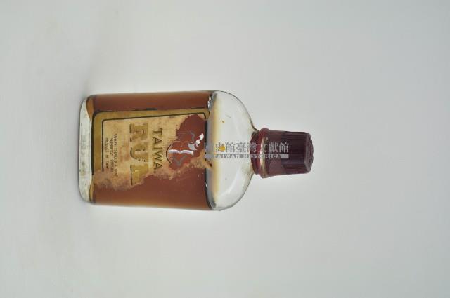 TAIWAN RUM樣品酒透明玻璃小型扁長方形酒瓶藏品圖，第1張