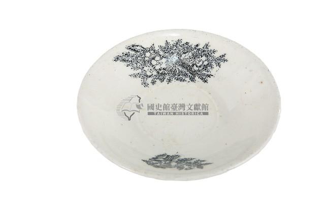 黑彩印花花草紋白地瓷盤藏品圖，第1張