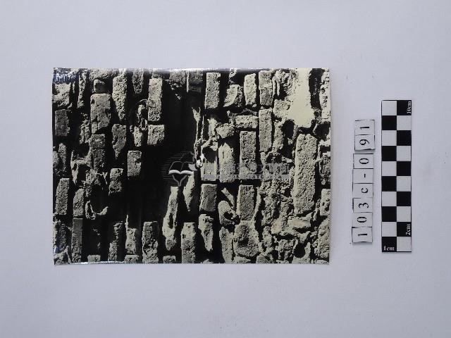 黃則修攝磚牆牆面藏品圖，第1張