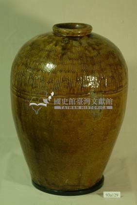 紅露酒印款深褐釉龜甲紋窄口豐肩式陶甕藏品圖，第1張