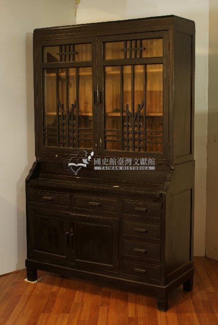 木製大型雙拉門抽屜式書櫃藏品圖，第2張