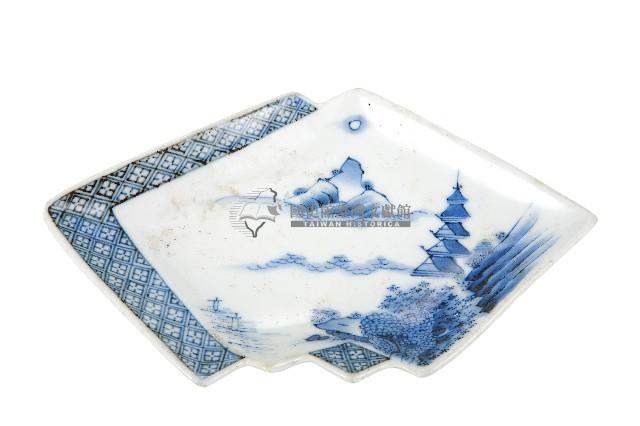 青花山水樓閣襷紋雙結型皿藏品圖，第1張