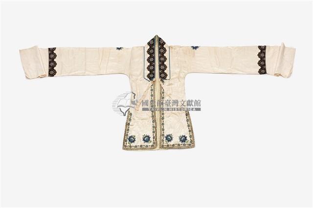 乳白色花樣戲服藏品圖，第1張