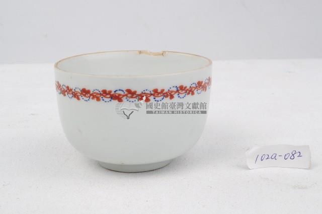 紅彩卷草紋青花直筒瓷杯藏品圖，第1張