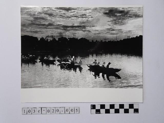 黃則修攝釣鰻船藏品圖，第1張