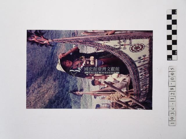 黃則修攝一名戴著銀盔的男性長者藏品圖，第1張