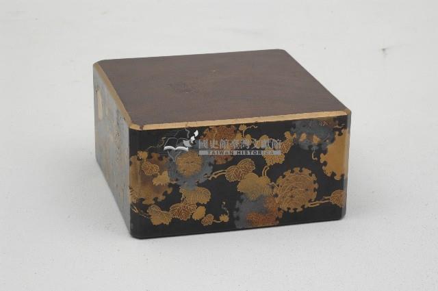 雪薄紋蔦雪輪蒔繪香木割台藏品圖，第1張