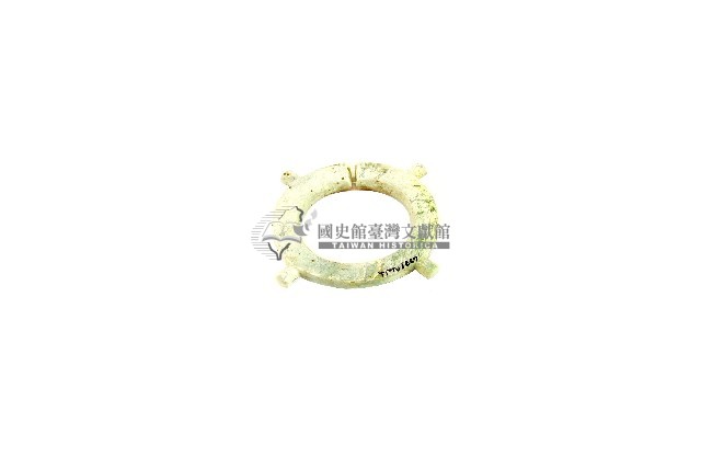 帶四突起玦形耳飾藏品圖，第1張