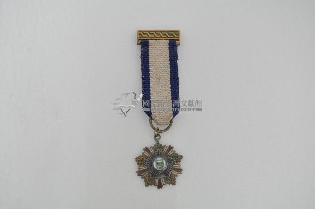 二等寶鼎襟綬小勳章藏品圖，第1張