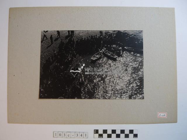 岸邊人潮與船隻藏品圖，第1張