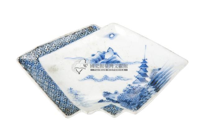 青花山水樓閣襷紋雙結型皿藏品圖，第1張