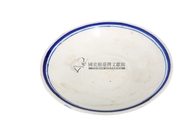 鈷釉線圈紋白地瓷盤藏品圖，第1張