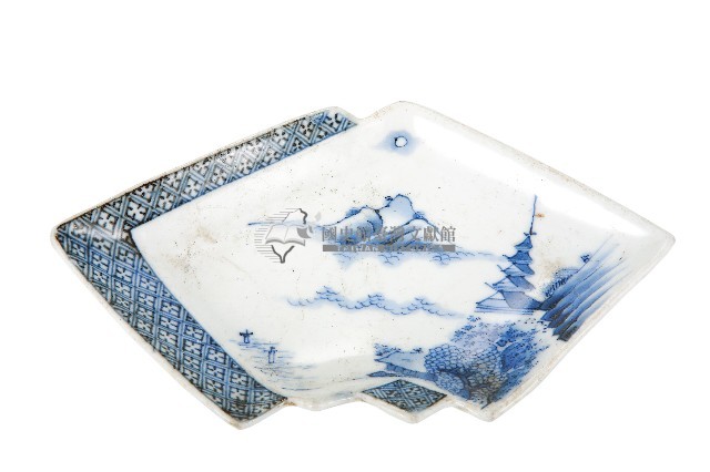 青花山水樓閣襷紋雙結型皿藏品圖，第1張