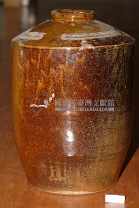 棕褐釉火痕窄口直壁式陶甕藏品圖，第1張