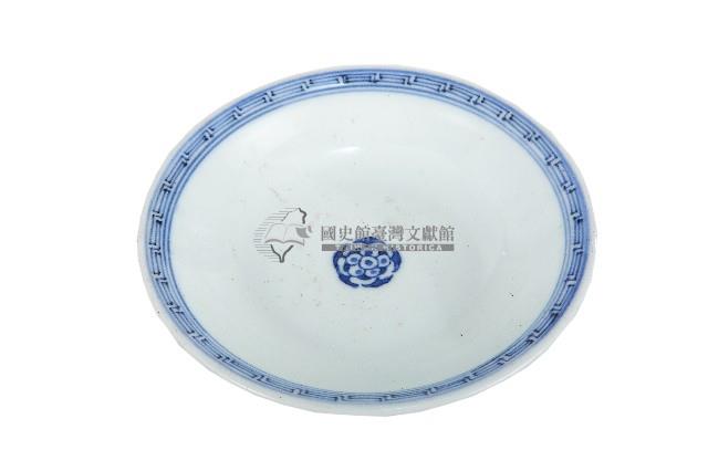 青花纏枝花卉開光山水花輪花紋碗藏品圖，第1張