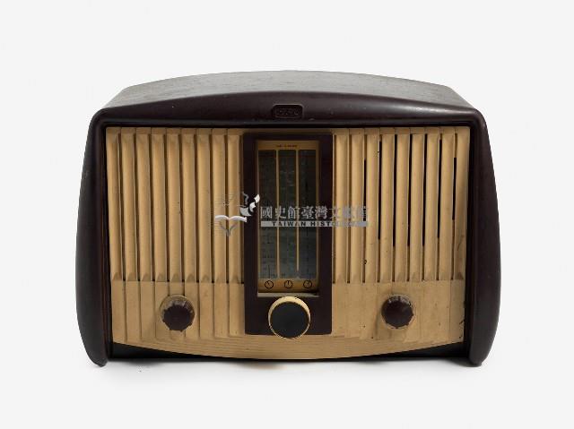 木製方形無線電調頻旋轉鈕式收音機藏品圖，第1張