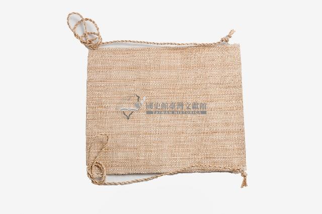 噶瑪蘭族香蕉絲背袋藏品圖，第1張