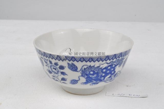 青花獅子戲球花卉紋碗藏品圖，第1張