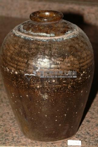 點狀黑褐釉拍打印紋窄口豐肩式陶甕藏品圖，第1張