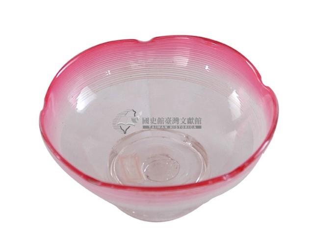 玫瑰色五辦花口玻璃碗藏品圖，第1張