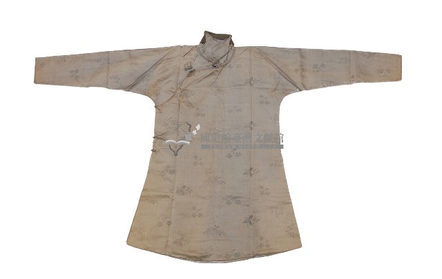 米色花卉繡樣婦女衫藏品圖，第1張