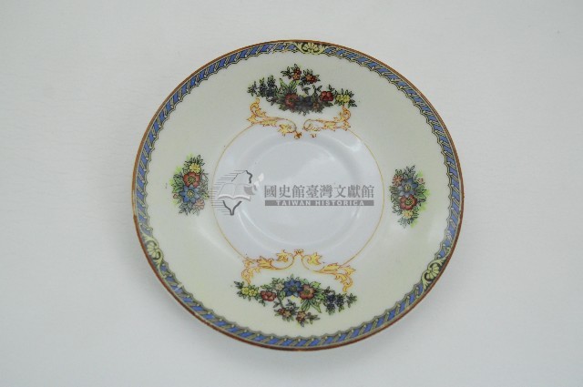 醬口五彩貼花折枝花卉紋咖啡碟藏品圖，第1張